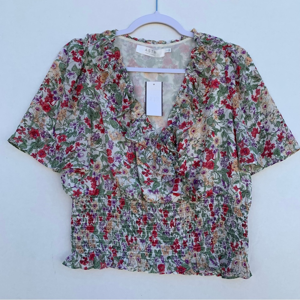 ASTR The Label Fluter Sleeve Ivory Coral Multi Floral Smocked Top Women Size L